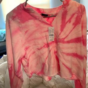 Pink tye dye cropped v neck!